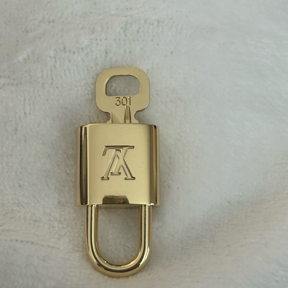 Authentic Louis Vuitton lock & key #301. Beautiful condition.